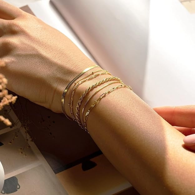 Vernetta™ | Elegant Stack of Bracelets